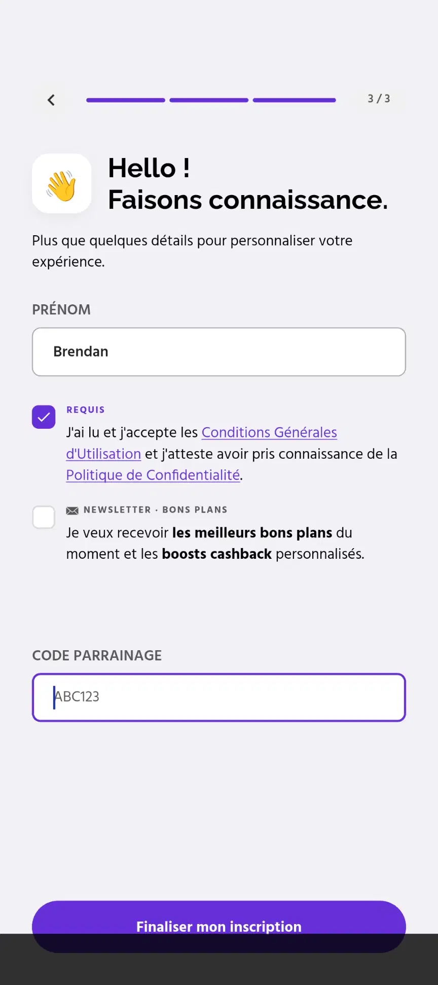 Écran d'inscription Naomi affichant le champ code parrainage à l'étape 3 sur 3